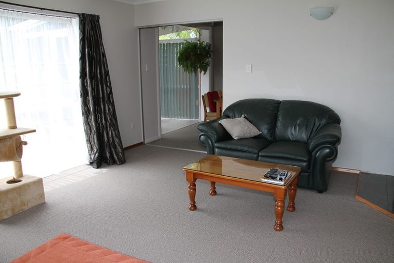 Photo of property in 10 Aztec Place, Redwood, Christchurch, 8051