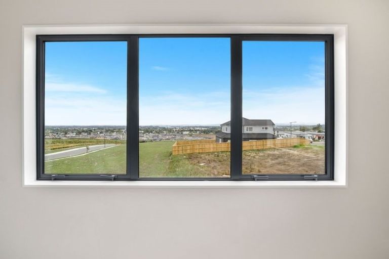 Photo of property in 78 Twin Parks Rise, Papakura, 2110