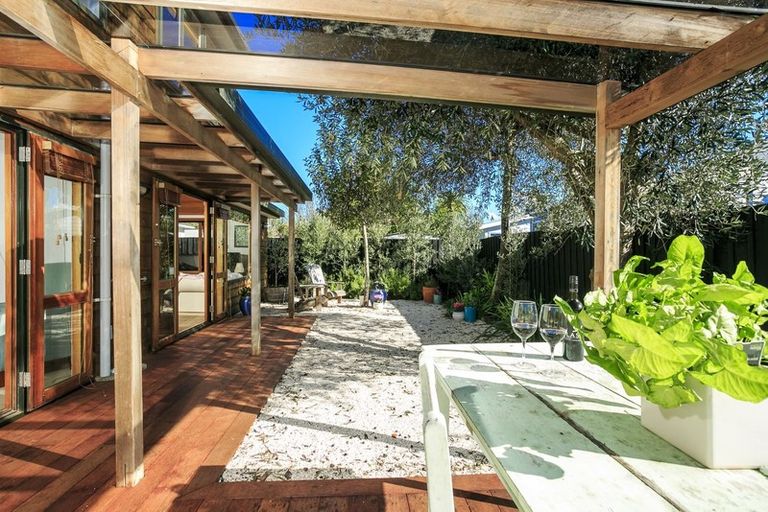 Photo of property in 2/76 Norwood Road, Bayswater, Auckland, 0622