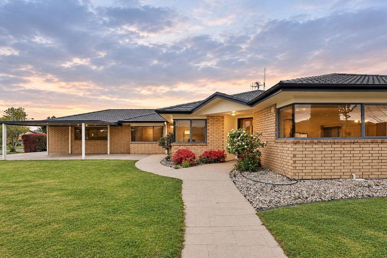Photo of property in 1 Roderick Place, Rototuna, Hamilton, 3210
