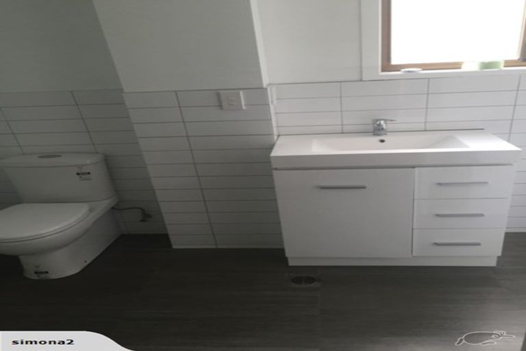 Photo of property in 24 Heaton Grove, Chatswood, Auckland, 0626