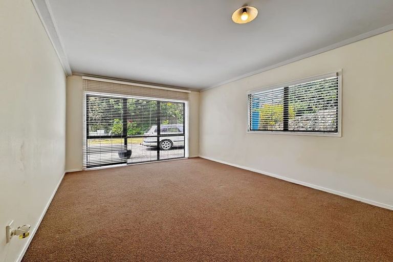 Photo of property in 1/20a Hauraki Road, Hauraki, Auckland, 0622