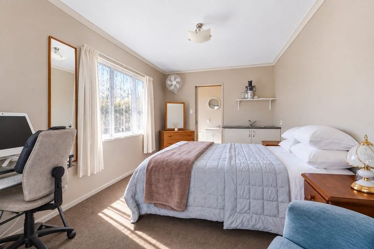 Photo of property in 82 Glover Road, Hawera, 4610