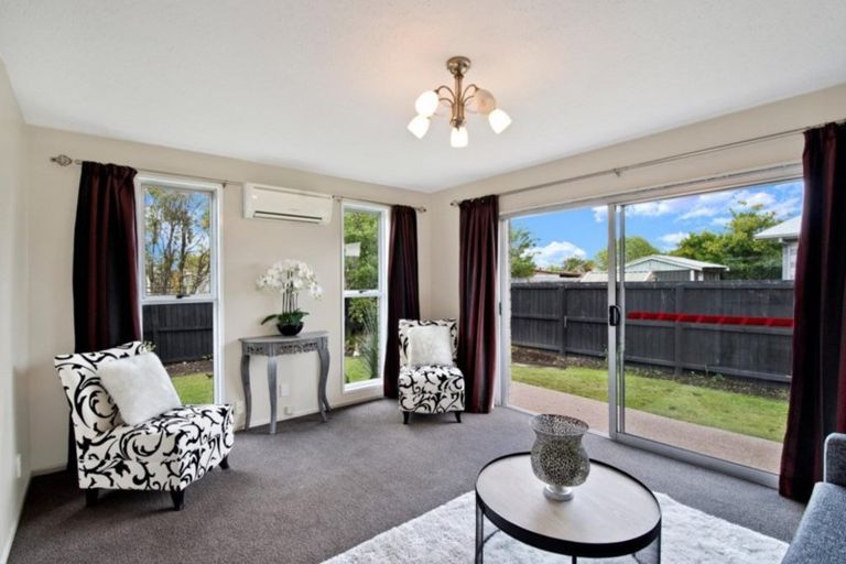 Photo of property in 2/11 Peckham Lane, Woolston, Christchurch, 8062