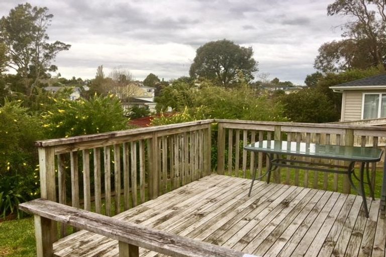 Photo of property in 323 Pakuranga Road, Pakuranga Heights, Auckland, 2010