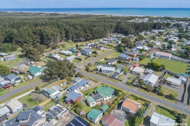 Photo of property in 35 Ruanui Street, Himatangi Beach, Foxton, 4891