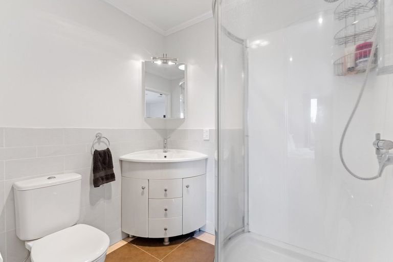 Photo of property in 10 Ballini Rise, West Harbour, Auckland, 0618