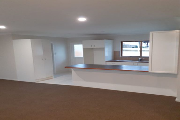 Photo of property in 2/54 Ray Small Drive, Pahurehure, Papakura, 2113
