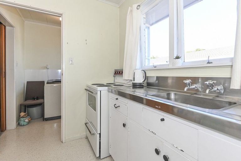 Photo of property in 2/413 Avenue Road West, Hastings, 4122