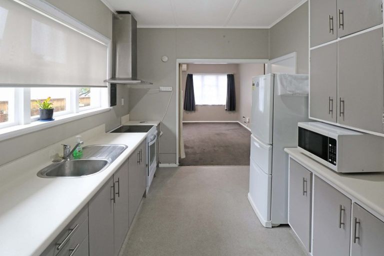 Photo of property in 2/28 Hall Crescent, Epuni, Lower Hutt, 5011