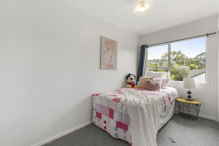 Photo of property in 2/14 Celina Place, Browns Bay, Auckland, 0630
