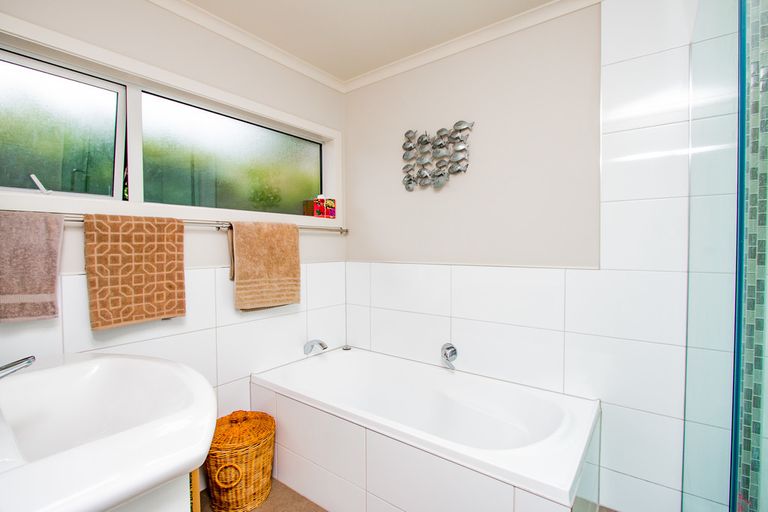 Photo of property in 854 Whangaparaoa Road, Manly, Whangaparaoa, 0930