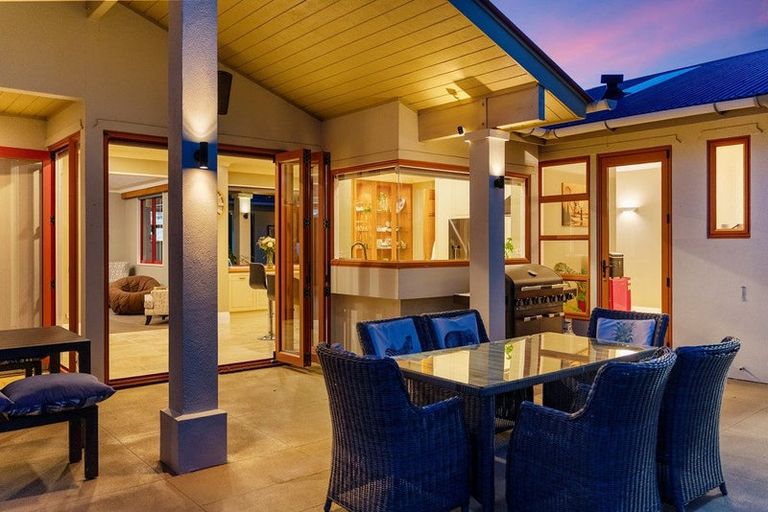 Photo of property in 15 Kaipara Road, Papakura, 2582