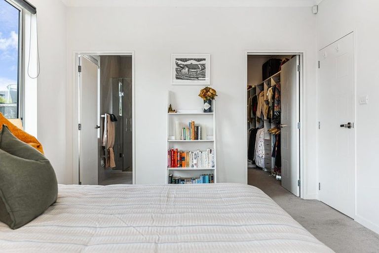 Photo of property in 9 Walter Ruddock Avenue, Kumeu, 0810