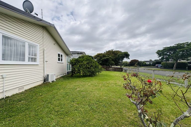 Photo of property in 80a Wikiriwhi Crescent, Awapuni, Palmerston North, 4412