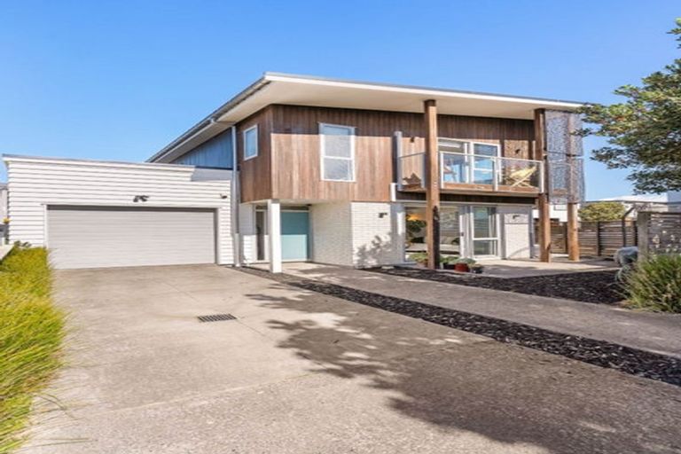 Photo of property in 91 Glidepath Road, Hobsonville, Auckland, 0616