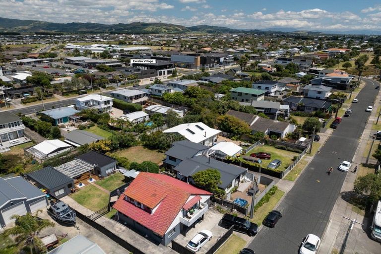 Photo of property in 32 Karewa Parade, Papamoa Beach, Papamoa, 3118