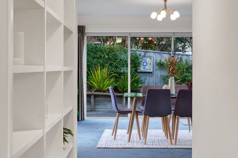 Photo of property in 6 Saint Andrews Parkway, Waiwhakaiho, New Plymouth, 4312