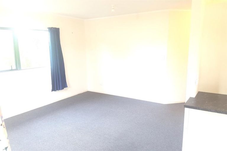 Photo of property in 35 Fruitvale Road, New Lynn, Auckland, 0600