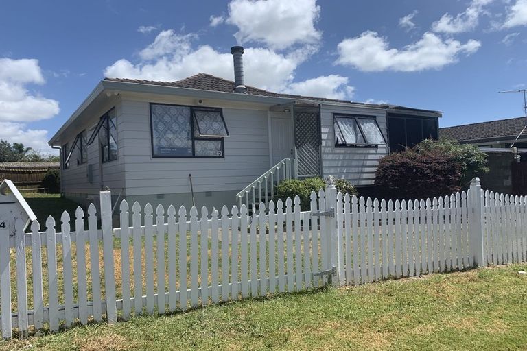 Photo of property in 2/4 Etherton Drive, Weymouth, Auckland, 2103