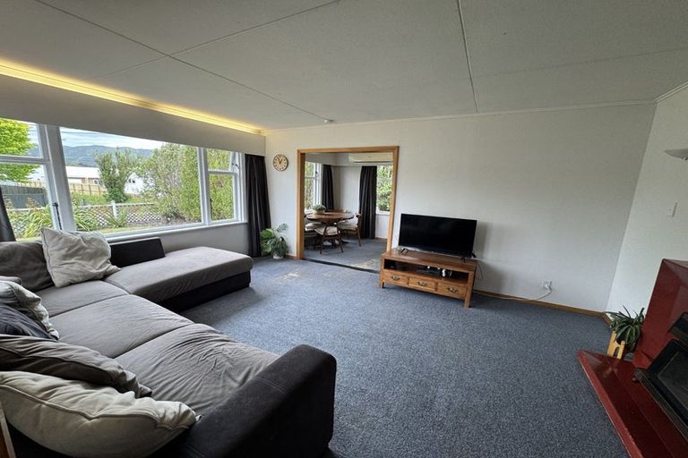 Photo of property in 43 Totara Street, Wainuiomata, Lower Hutt, 5014