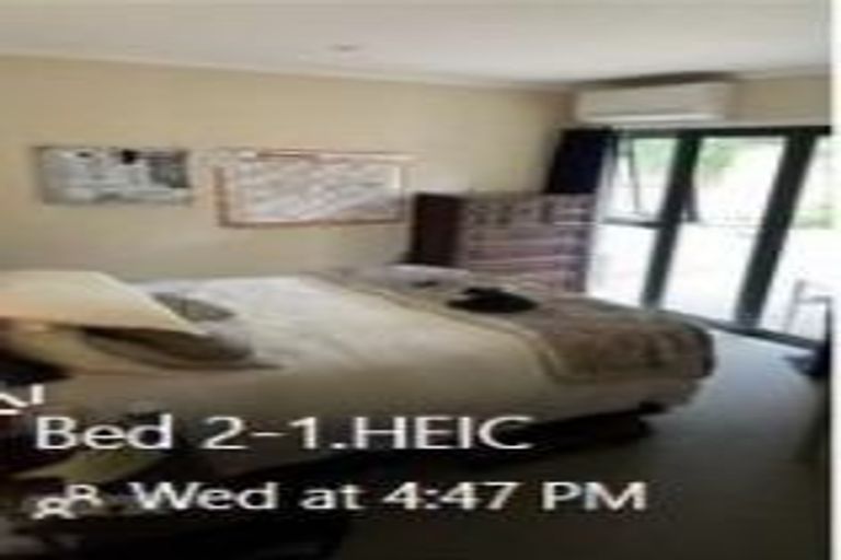 Photo of property in 17 Rosetti Rise, West Harbour, Auckland, 0618