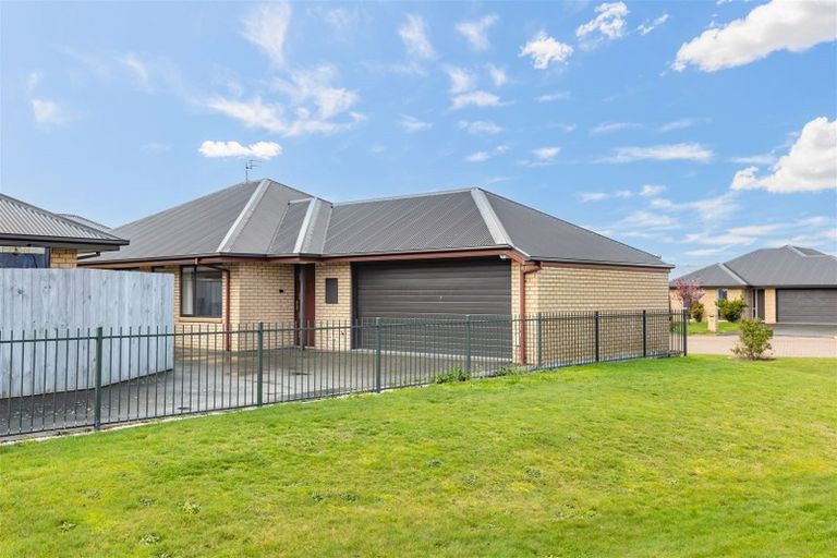 Photo of property in 12 Somerville Crescent, Aidanfield, Christchurch, 8025