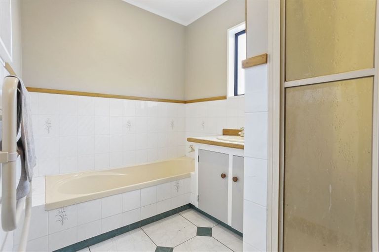 Photo of property in 51 Rhinevale Close, Henderson, Auckland, 0612