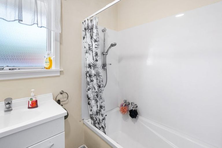 Photo of property in 35 Ontario Place, Wainoni, Christchurch, 8061