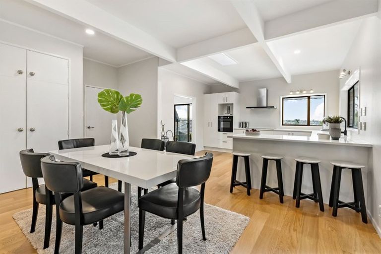 Photo of property in 21a Garadice Road, Rothesay Bay, Auckland, 0630