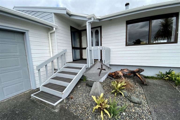 Photo of property in 91 Wiseley Road, West Harbour, Auckland, 0618
