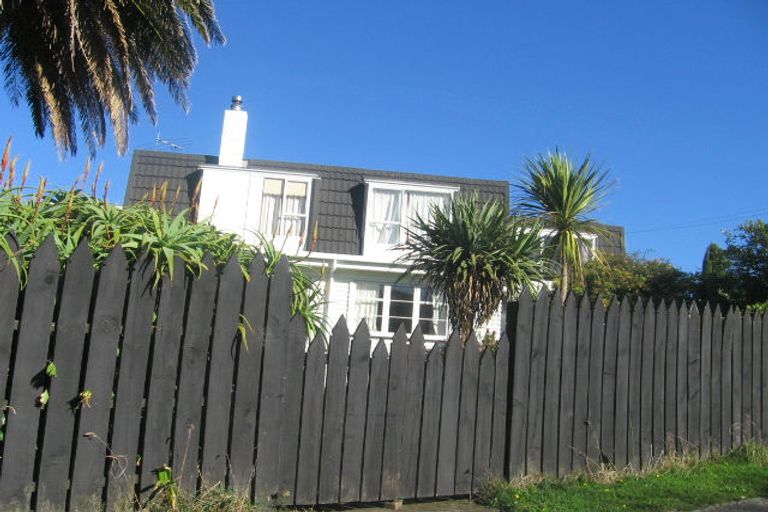 Photo of property in 15 Pokohiwi Road, Normandale, Lower Hutt, 5010