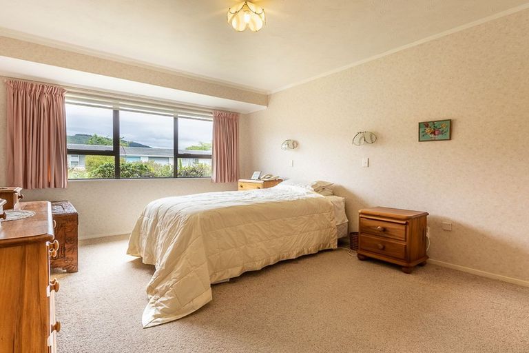 Photo of property in 2 Kanawa Street, Waikanae, 5036