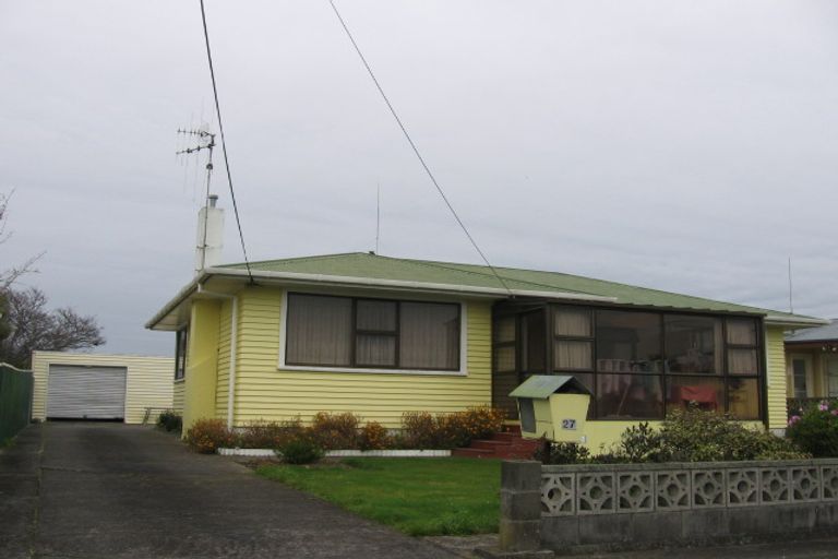 Photo of property in 27 Tararua Terrace, Cloverlea, Palmerston North, 4412