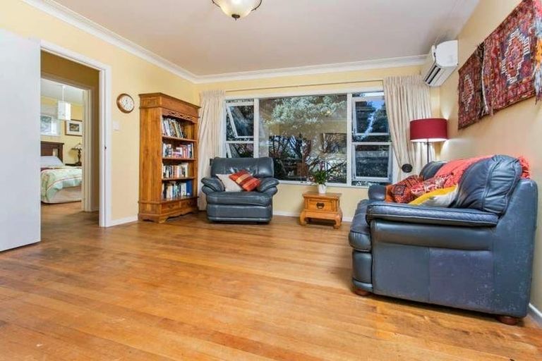Photo of property in 10 Woodstock Road, Forrest Hill, Auckland, 0620