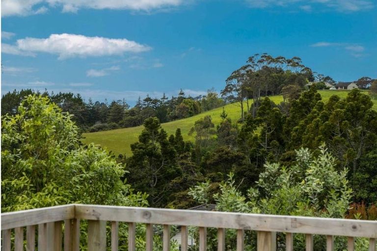 Photo of property in 4a Viridian Lane, Greenhithe, Auckland, 0632