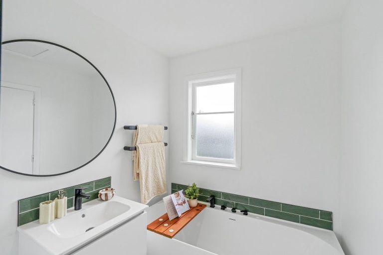 Photo of property in 81 Bartholomew Road, Levin, 5510