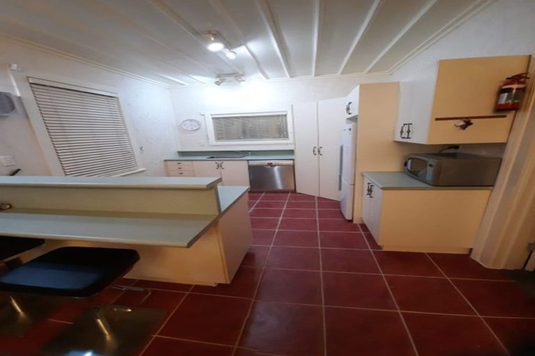 Photo of property in 84 Shakespeare Road, Bluff Hill, Napier, 4110