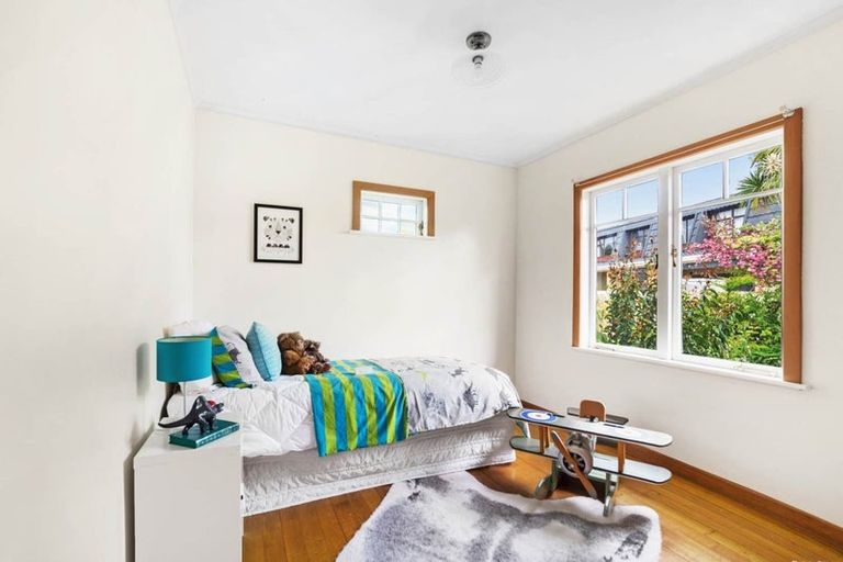 Photo of property in 7 Gloria Avenue, Te Atatu Peninsula, Auckland, 0610