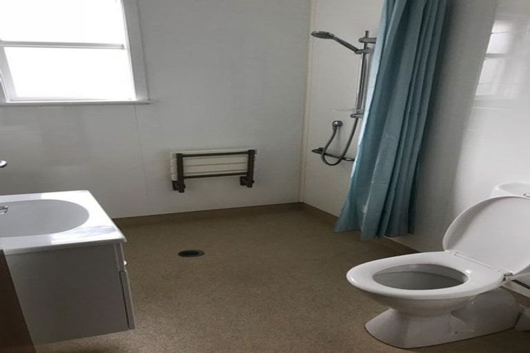 Photo of property in 1/13 Sutherland Avenue, Silverstream, Upper Hutt, 5019