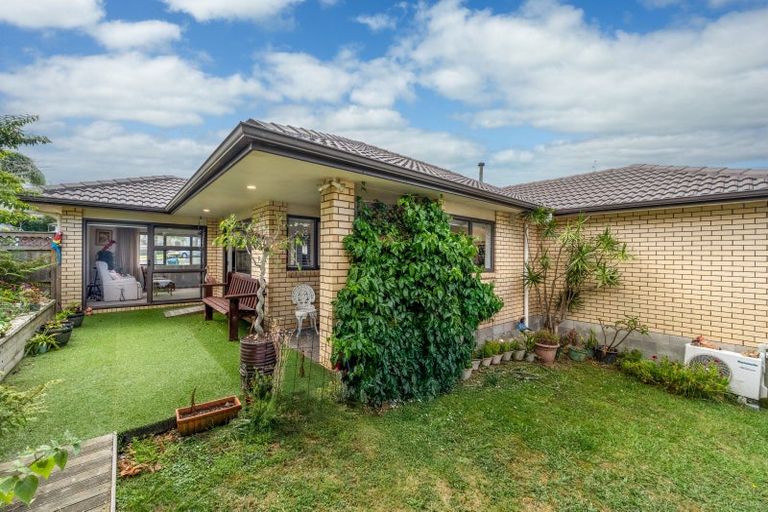 Photo of property in 8 Lamia Place, The Gardens, Auckland, 2105