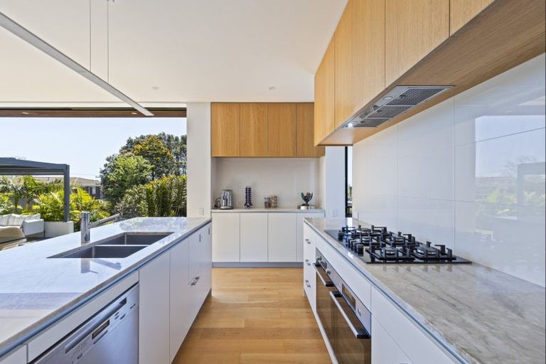 Photo of property in 5 Barrett Road, Spotswood, New Plymouth, 4310