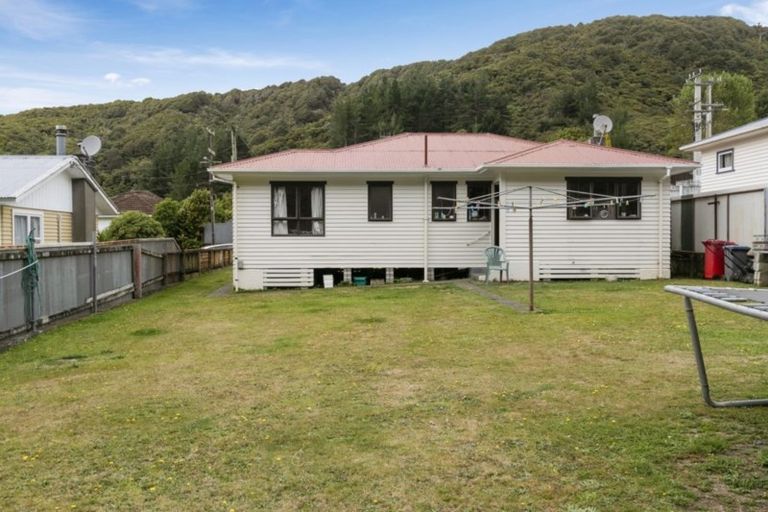 Photo of property in 66 Lees Grove, Wainuiomata, Lower Hutt, 5014
