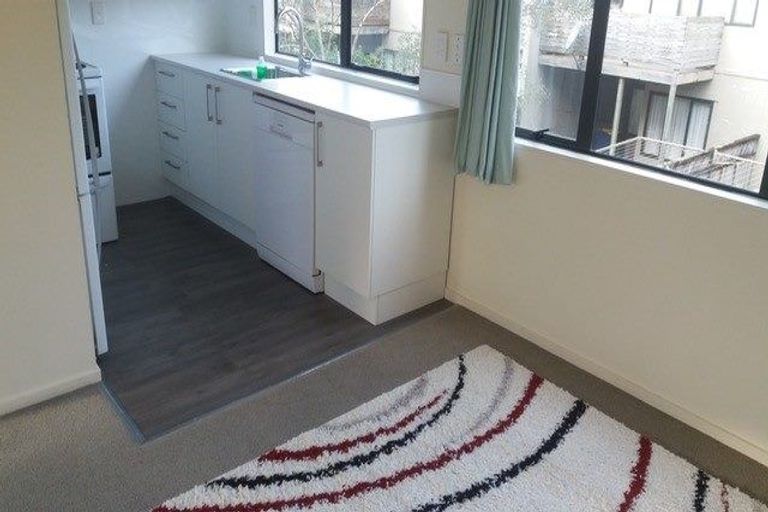 Photo of property in Lynn Park Terrace, 13/12 Ambrico Place, New Lynn, Auckland, 0600
