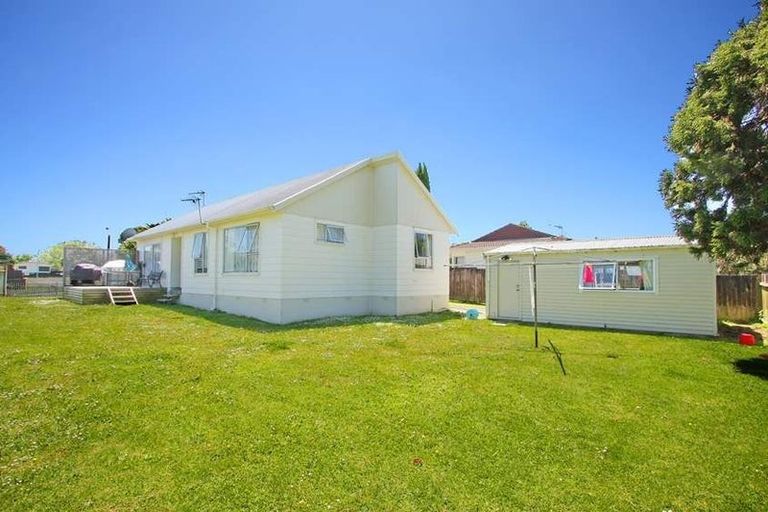 Photo of property in 11 Pawa Place, Manurewa, Auckland, 2102
