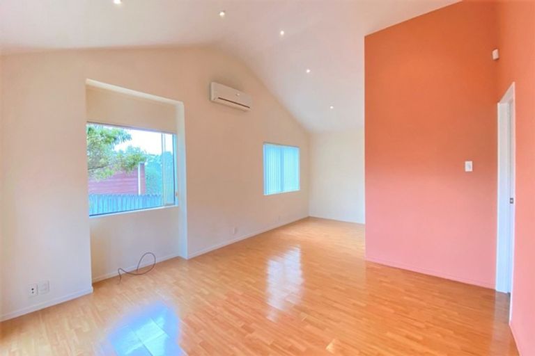 Photo of property in 4/390 West Coast Road, Glen Eden, Auckland, 0602