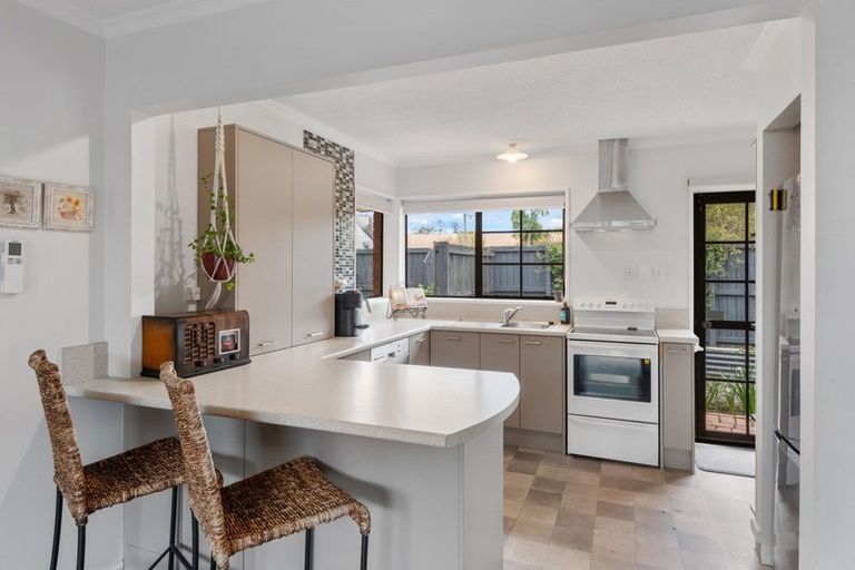 Photo of property in 2/84 Memorial Avenue, Ilam, Christchurch, 8053