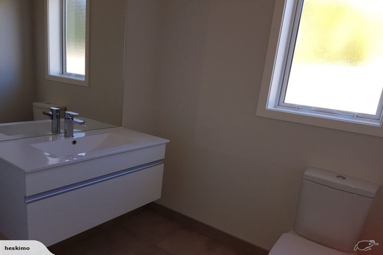 Photo of property in 136b Karewa Parade, Papamoa Beach, Papamoa, 3118