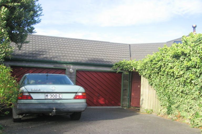 Photo of property in 16 Moray Place, Papakowhai, Porirua, 5024