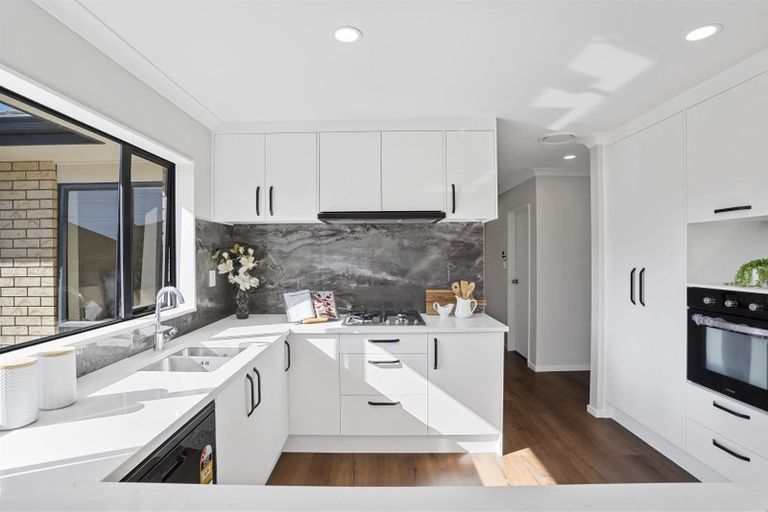 Photo of property in 27 Donegal Park Drive, Flat Bush, Auckland, 2019